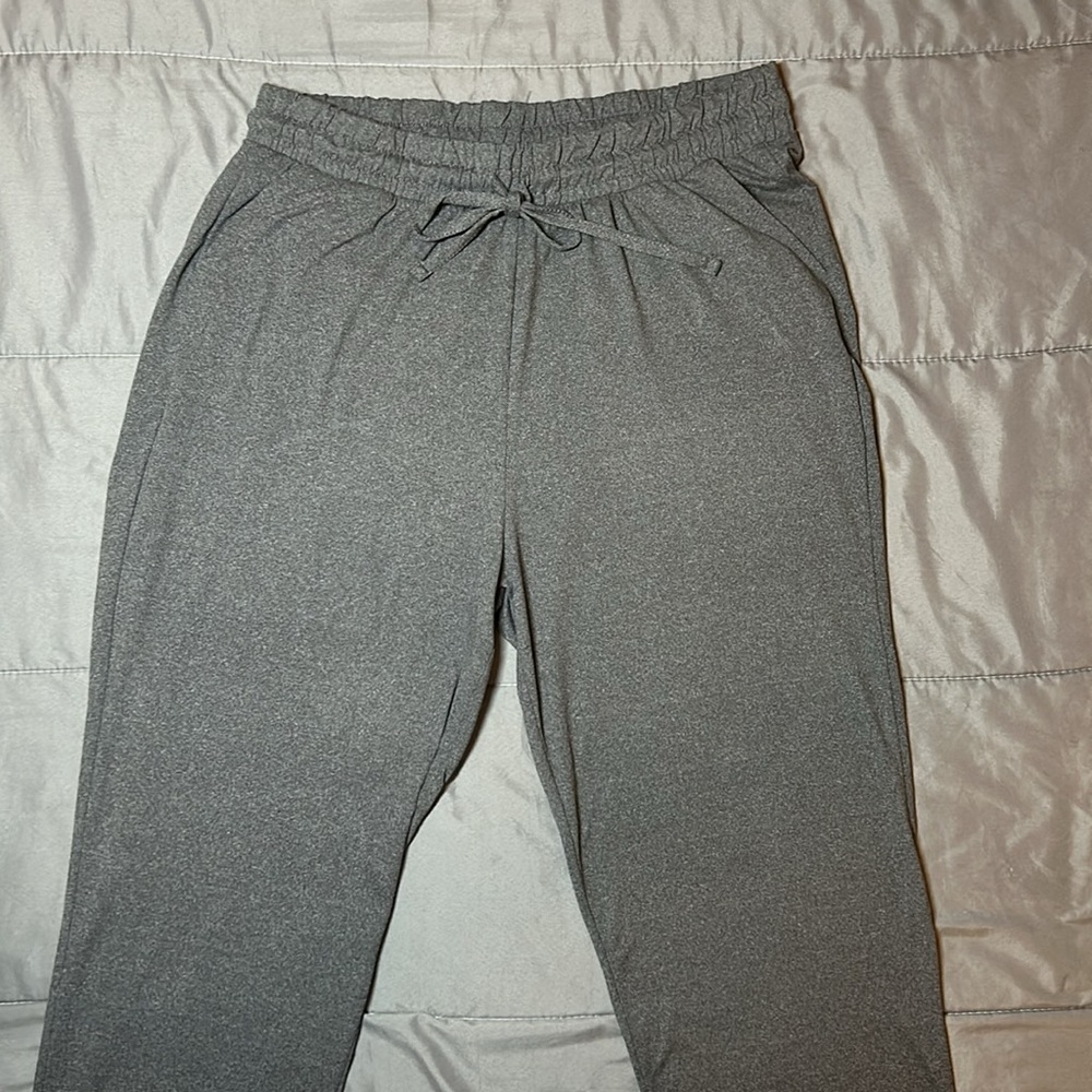 Love Streak women’s Sleepwear Joggers. Size Extra Large but can fit Large.